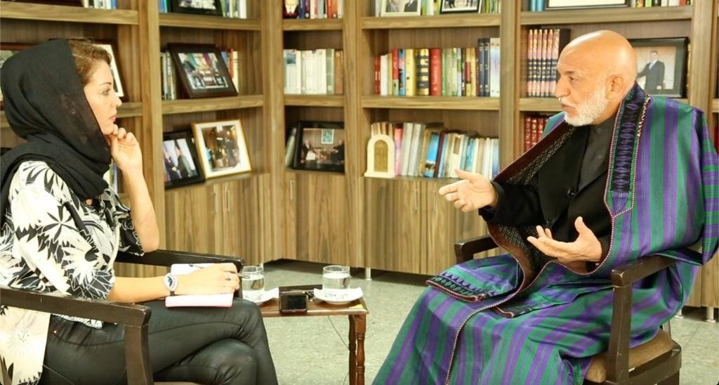 Turkish journalist Nagehan Alçı (L) and former Afghan President Hamid Karzai during an interview. (Photo by Nagehan Alçı)