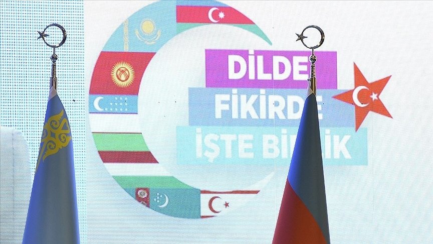 The logo of the language unity workshop is seen in Bursa, northwestern Türkiye, Sept. 26, 2022. (AA PHOTO)