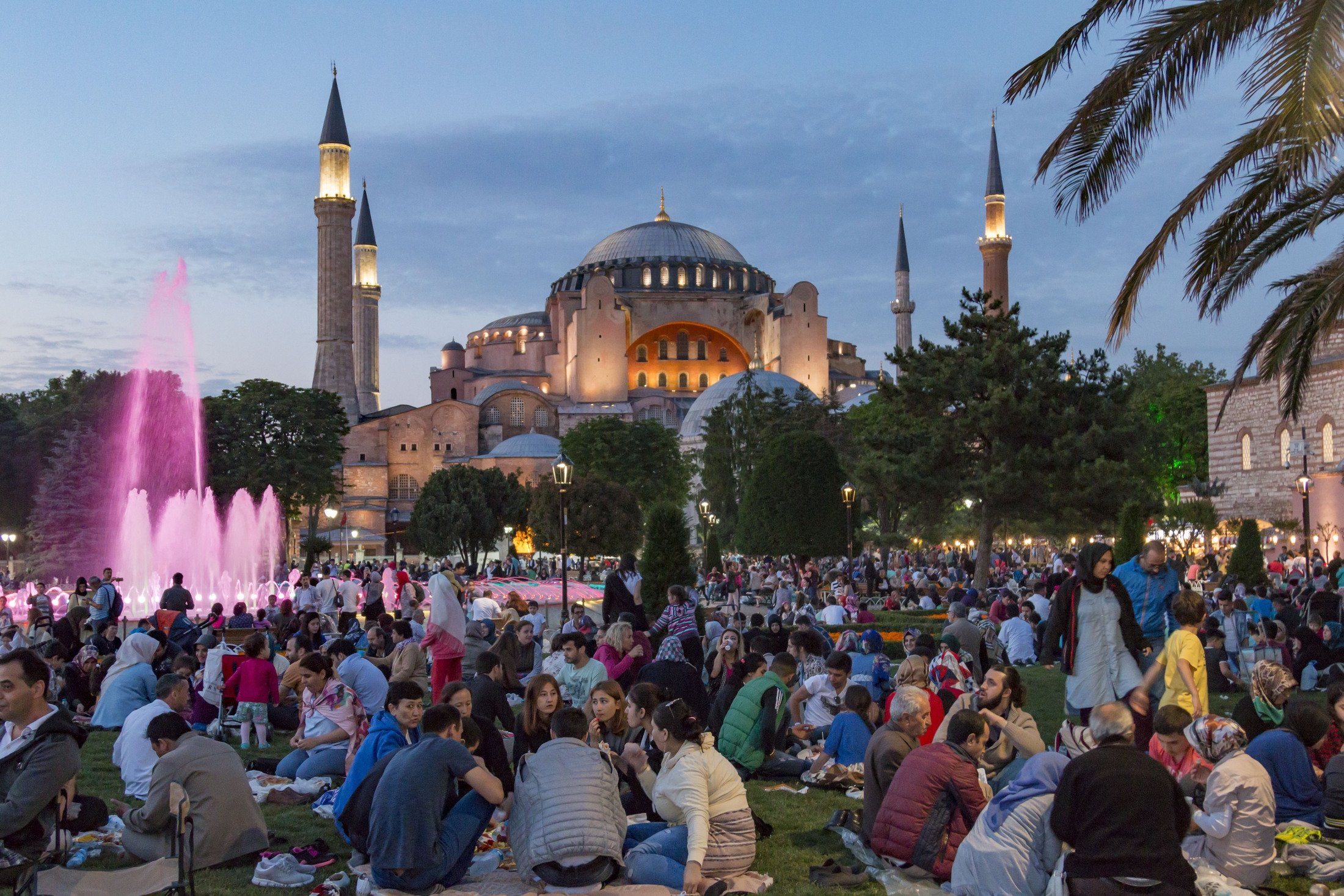People eating iftar during Ramadan in Sultanahmet square, in Istanbul, Türkiye. (Shutterstock Photo)