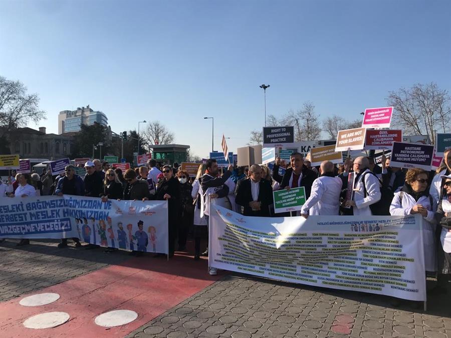 nyhetsvarsel-80x60-100 Doctors rally against latest rules for private hospitals in Istanbul