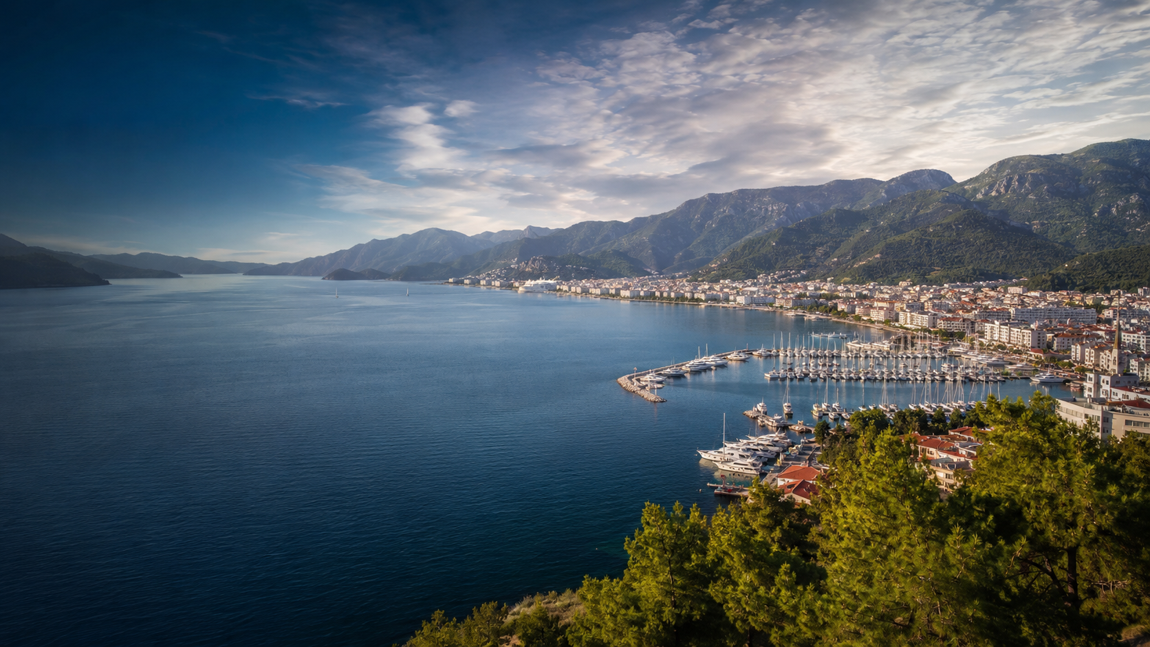 Tusenvis av cruiseturister strømmet til Marmaris